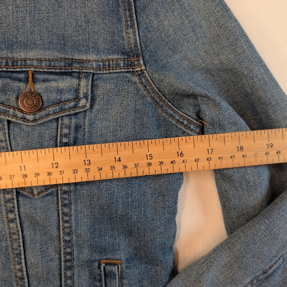 20.Old Navy Women's Classic Blue Jean Jacket - Picture 3 of 4